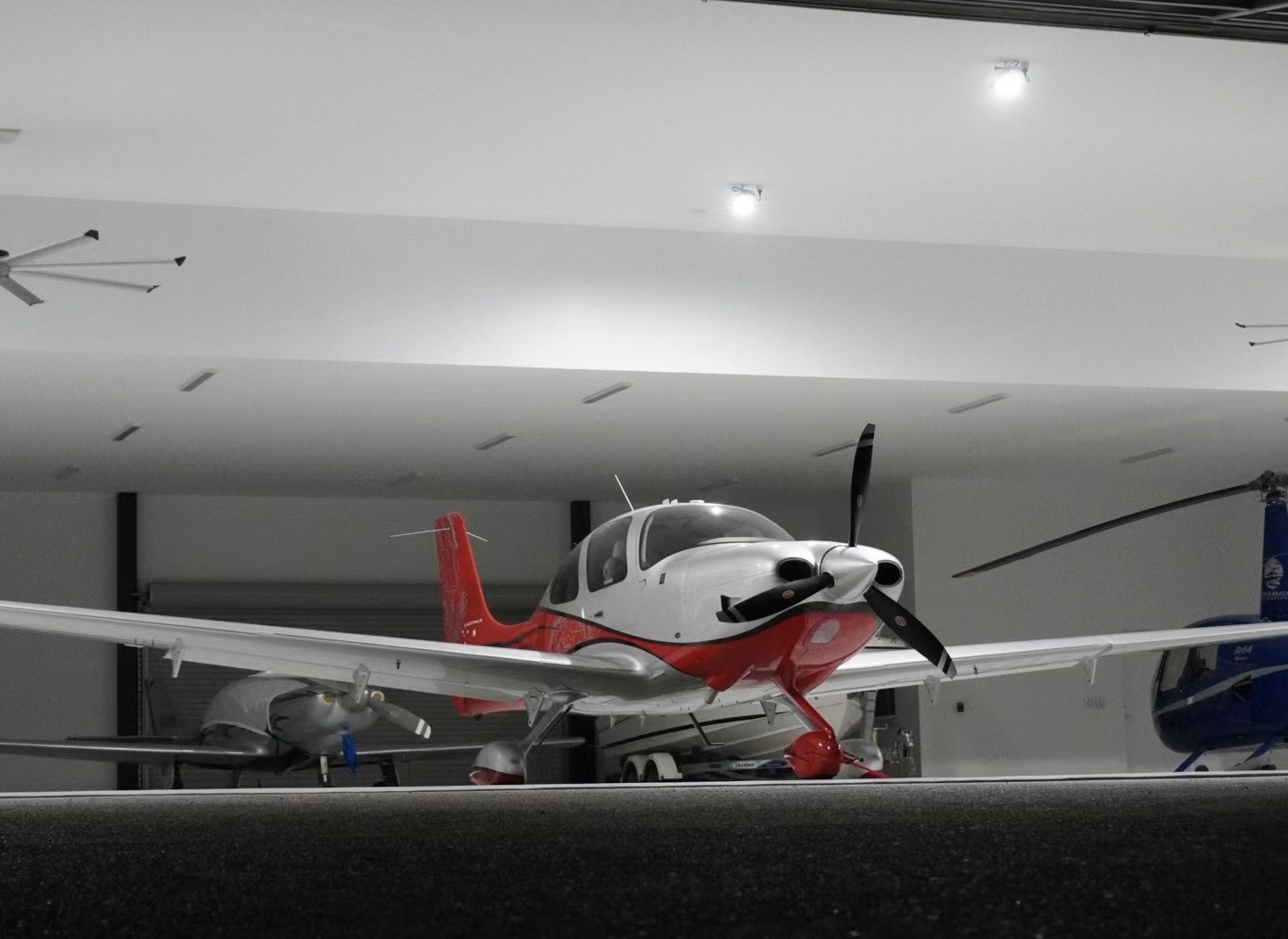 Cirrus SR22 G6 - HoneyBee Air aircraft Bankstown
