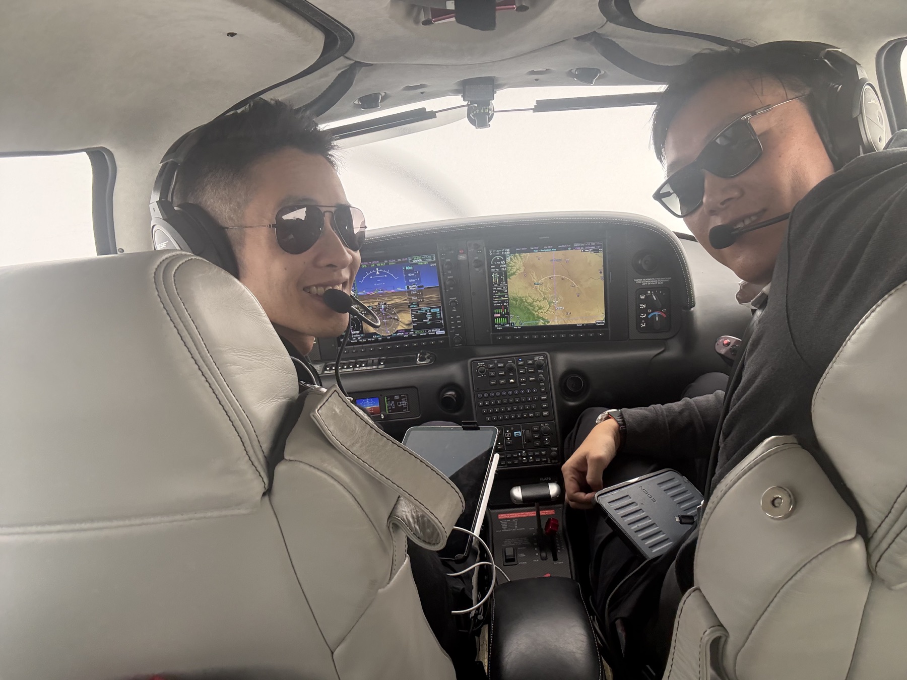 HoneyBee Air cockpit training with pilots and avionics